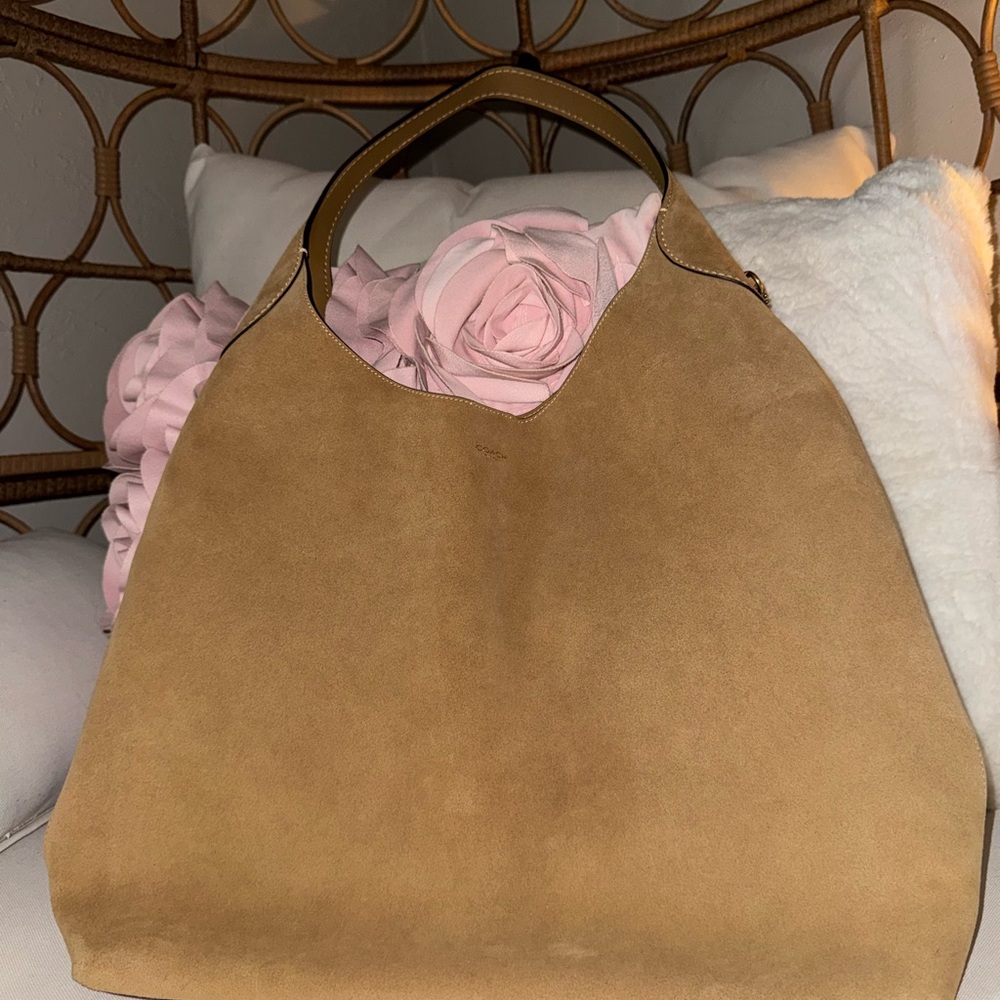 Women’s Suede Hobo Bag in Tan